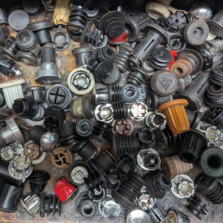 bar-end plug